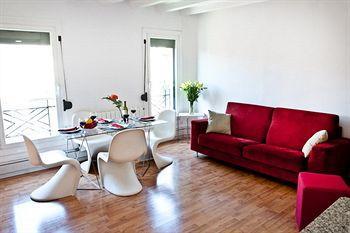 La Pedrera Apartment Barcelona Luaran gambar
