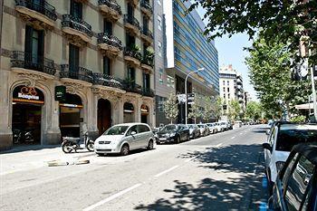 La Pedrera Apartment Barcelona Luaran gambar