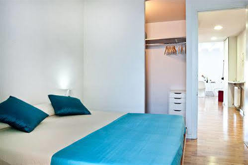 La Pedrera Apartment Barcelona Luaran gambar